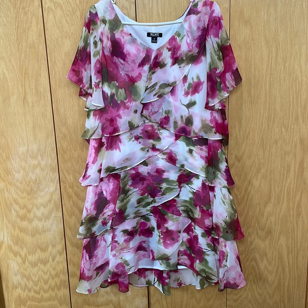 Adorable, SLNY Pink White Green Floral short sleeve Dress with Ruffles, size 16